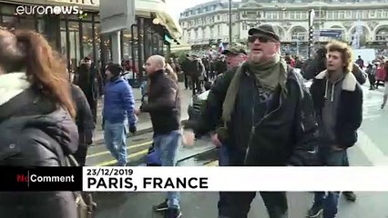 Fransa'da grevler Noel'i vurdu: Banliyö trenlerinin yüzde 60'ı 24 Aralık'ta çalışmayacak