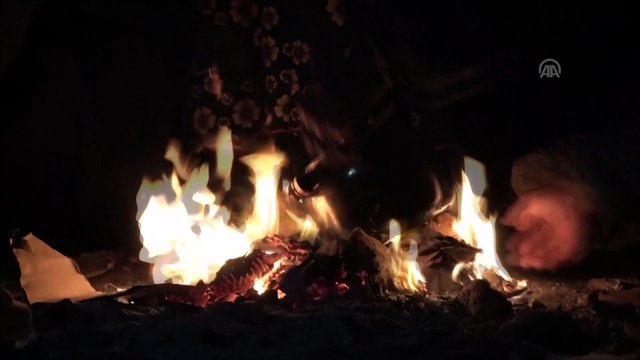 İHH, İdlib’de saldırılardan kaçanlar için çadır kuruyor - İDLİB