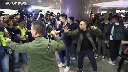 Karácsonykor is rendőrök verték a tüntetőket