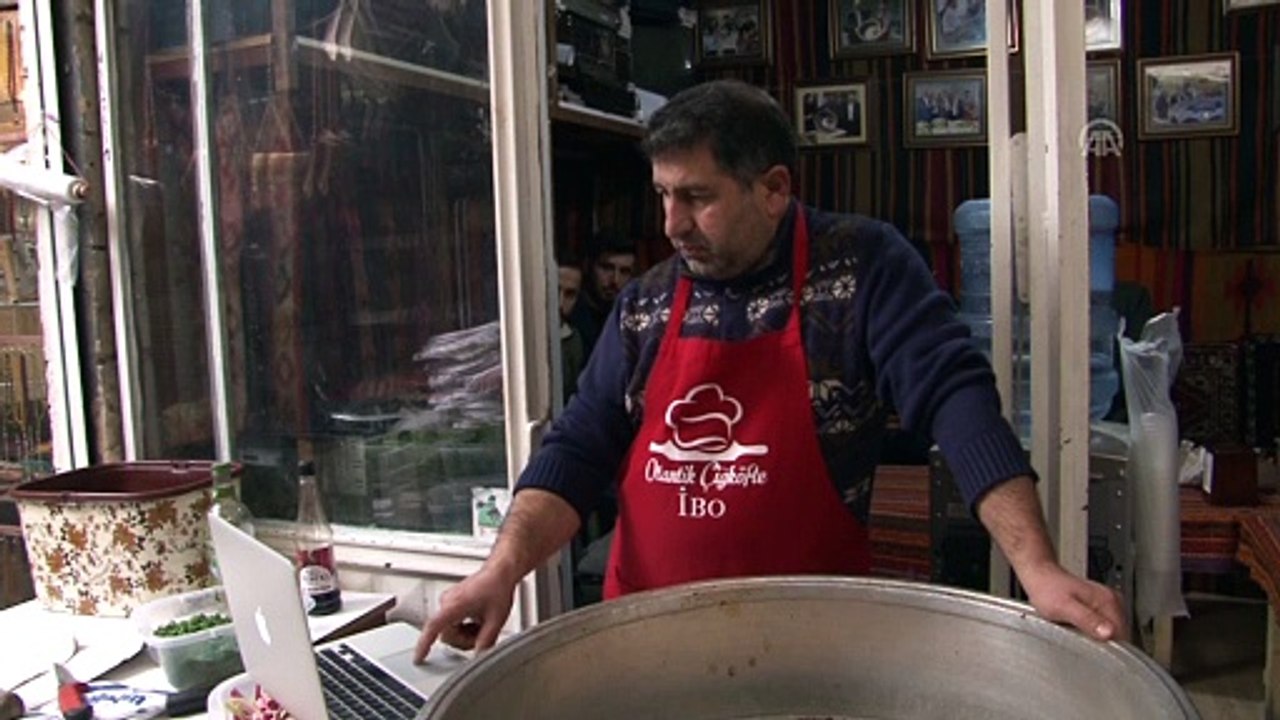 Adıyaman'da tarihi Oturakçı Pazarı esnafı, AA'nın 'Yılın Fotoğrafları' oylamasına katıldı