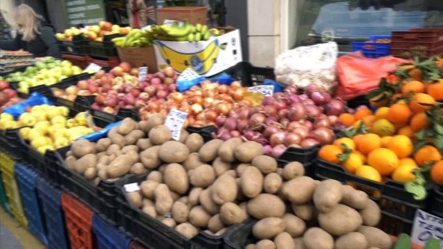 «Βούλιαξε» από κόσμο η Λαϊκή Αγορά στη Λαμία - Οι τελευταίες αγορές για το χριστουγεννιάτικο τραπέζι