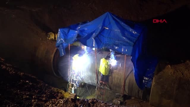 İzmir'de su kesintileri nedeniyle tankerlerle su dağıtımı sürüyor, vatandaş tepkili