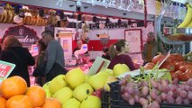 Los madrileños abarrotan los mercados a pocas horas de la Nochebuena
