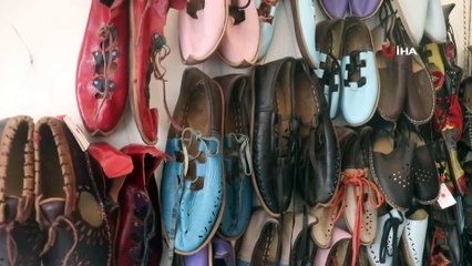 5 kuşaktır aile mesleğini sürdüren ‘Çarıkların Efendisi‘ Marmaris’te