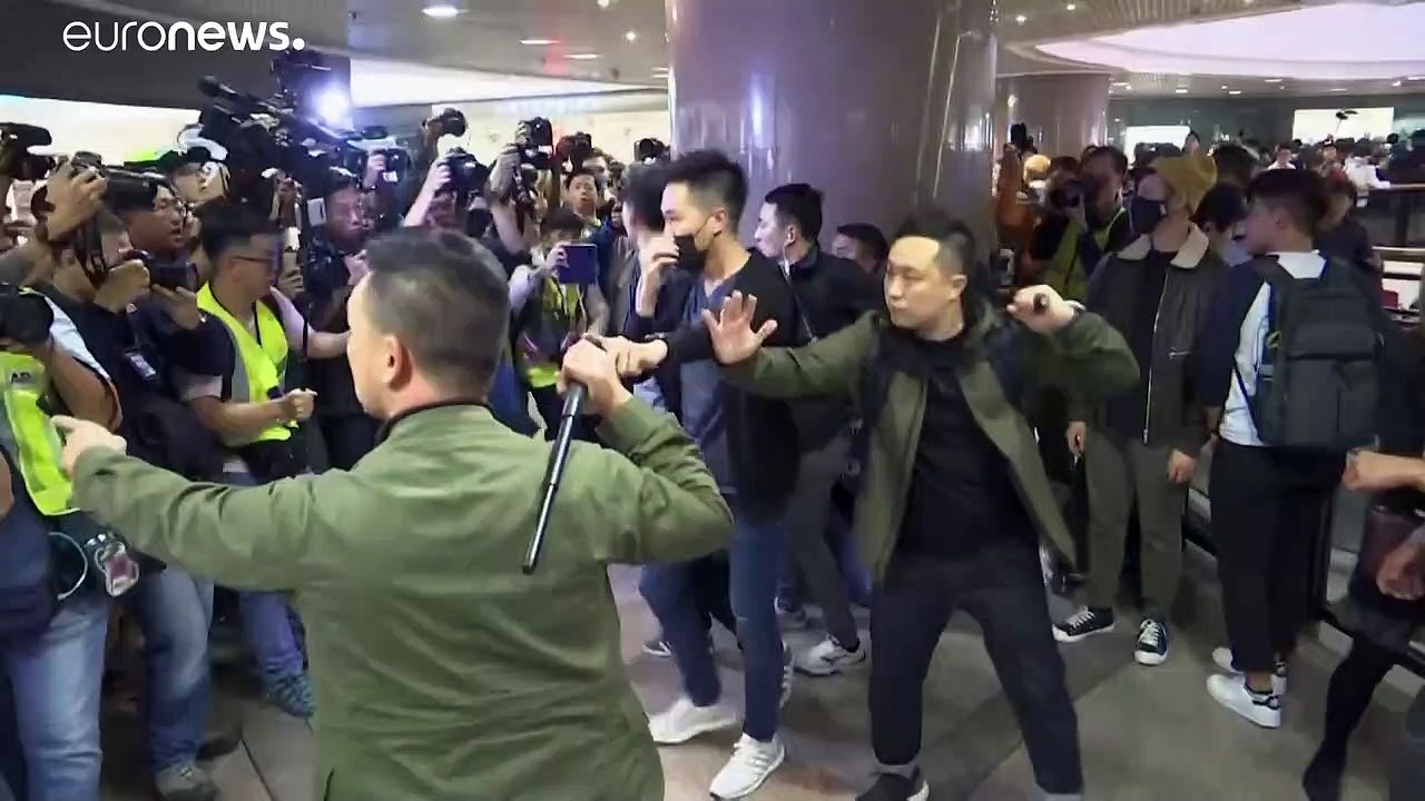 Дубинки в торговом центре