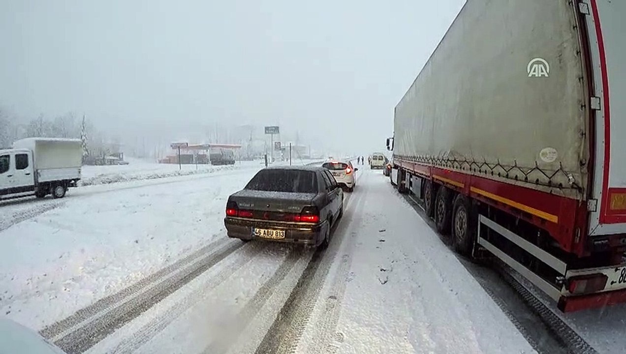 Kar nedeniyle Kahramanmaraş-Kayseri kara yolunun tek yönü ulaşıma kapandı - KAHRAMANMARAŞ