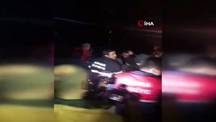 Adana’da otomobil sele kapıldı