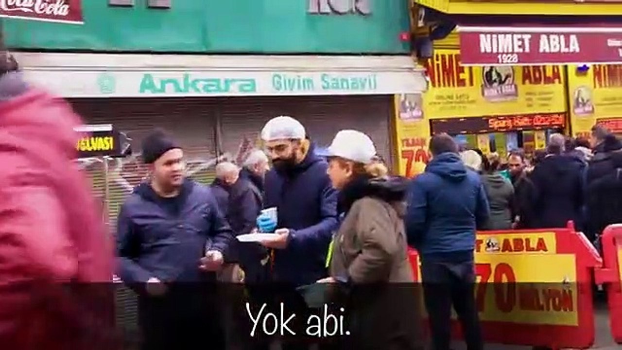 Piyango bileti alanlara �domuz eti� ikram etti! Vatandaşlardan tepki