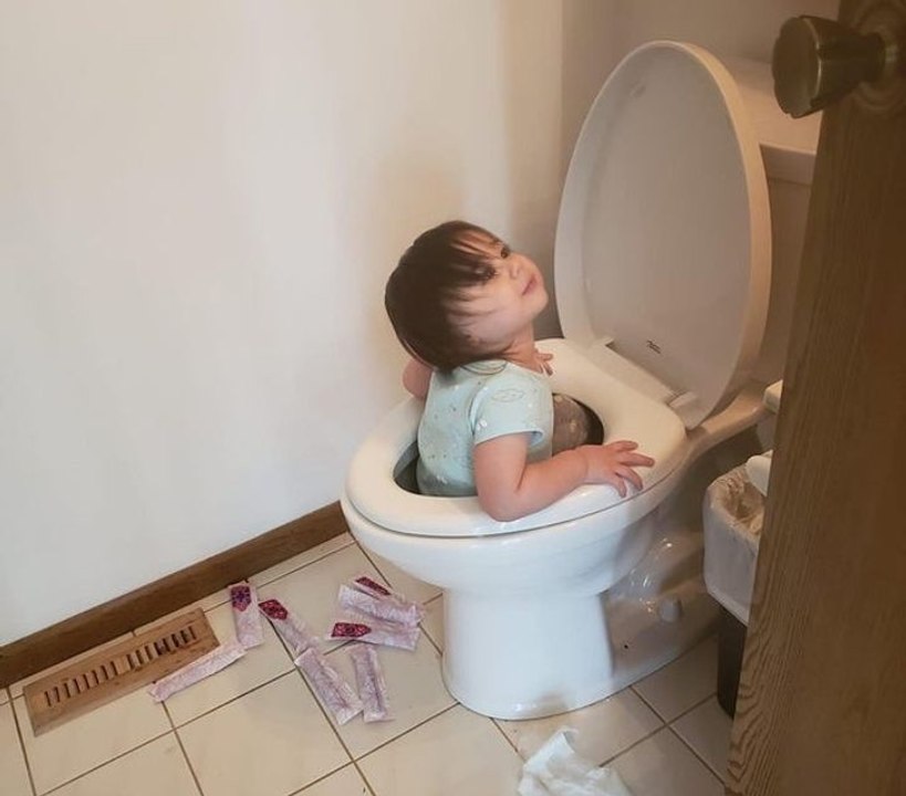 Los niños hacen estas cosas cuando creen que nadie los mira…