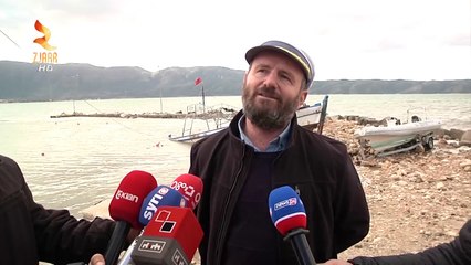 MOTI I KEQ 'PUSHTON' VLORËN, DALLGËT DËMTOJNË ANIJET E PESHKIMIT NË RADHIMË