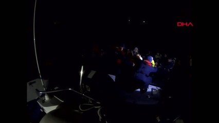 Çanakkale'de lastik botta 29'u çocuk, 46 kaçak göçmen yakalandı