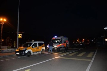 Durumdan vazife çıkarıp köprüden suya atlayan garsonun haklı mutluluğu! 23 yaşındaki kızı kurtardı