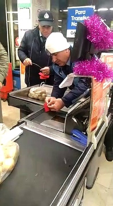Fazla Tartan Migros Terazisine  Mühür