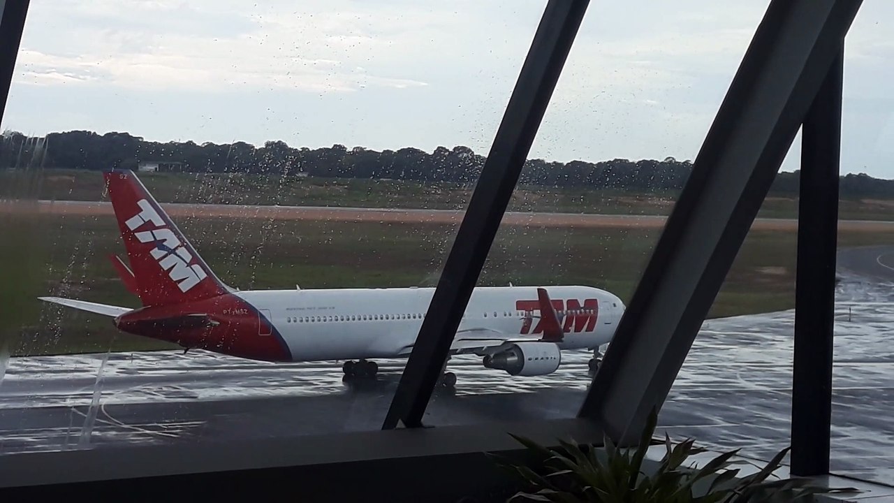 [SBEG Spotting]Boeing 767-300ER PT-MSZ taxia e decola de Manaus para Guarulhos(21/12/2019)