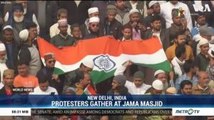 People Gather at New Delhi's Jama Masjid Mosque to Protest Citizenship Law