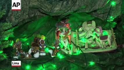 Coleccionista de nacimientos exhibe más de 300 pesebres en su casa en Lima