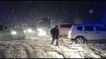 Kar nedeniyle Kahramanmaraş-Kayseri kara yolu ulaşıma kapandı (2)