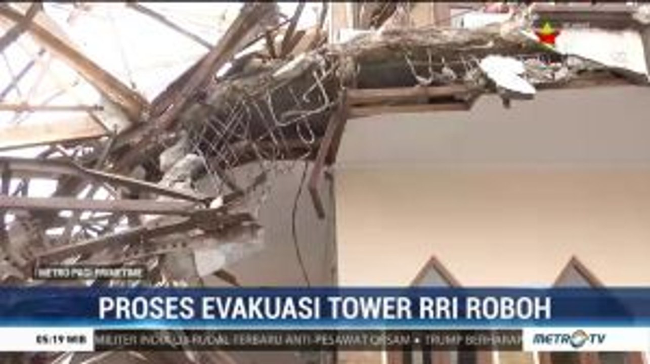 Proses Evakuasi Tower RRI yang Roboh Masih Berlangsung