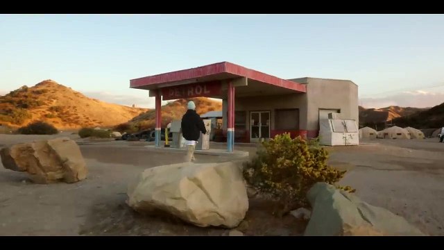 Regardez Justin Bieber qui annonce par surprise la sortie de son premier album depuis 5 ans : Mon passé, mes erreurs, toutes les choses que j'ai traversées. Je crois que je suis exactement là où je suis censé être