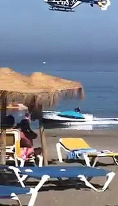 Persecución de película de un helicóptero a una 'narcolancha'