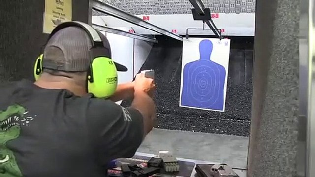 Entregan los primeros 'teléfonos móviles-pistola' a los clientes que los encargaron