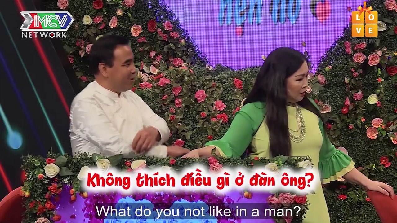 ÔNG MAI BÀ MỐI PHẢI HƯỚNG DẪN HÔN CHO CHÀNG QUÂN NHÂN KHIẾN CẢ TRƯỜNG QUAY CƯỜI CHẢY NƯỚC MẮT - BMHH