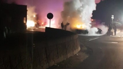 천안 주유소 출구에서 SUV 승용차 화재 / YTN