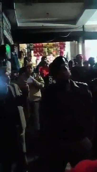 देखिए दिल्ली पुलिस की दबंगई, दिल्ली धारा 144 लागू है या इमरजेंसी