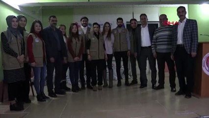 Gönüllüler, muş'taki çocuklara hediyeler dağıttı