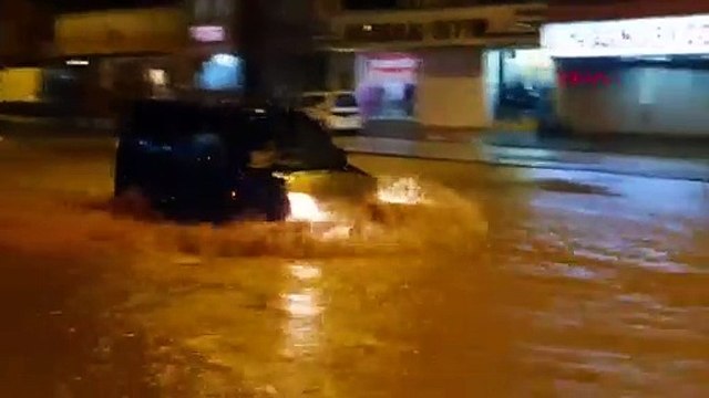 Mahsur kalanlar botlarla kurtarıldı