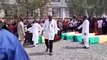 Les corps des victimes exposés dans la cour de l'hôpital sino-guinéen