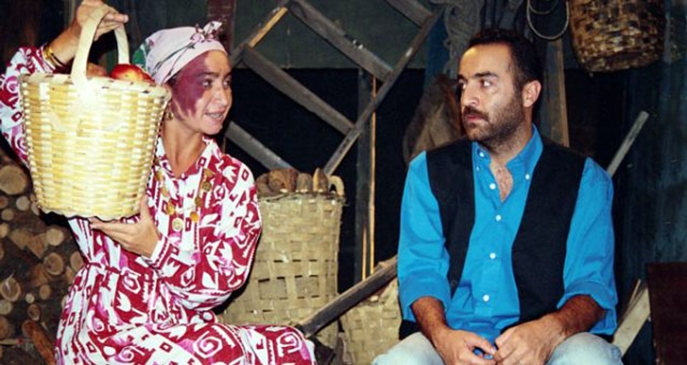 Yılmaz Erdoğan ve Demet Akbağ, Çok Güzel Hareketler Bunlar'da Bir Demet Tiyatro'yu oynadı