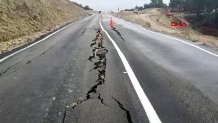 Adana sel sırasında yol böyle çöktü-2