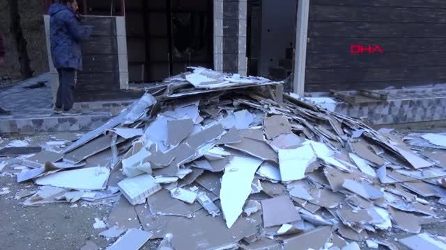 Trabzon uzungöl'de yıkım kararı alınan kaçak yapıyı, sahibi yıktı