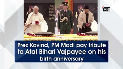 Скачать видео: Prez Kovind, PM Modi pay tribute to Atal Bihari Vajpayee on his birth anniversary