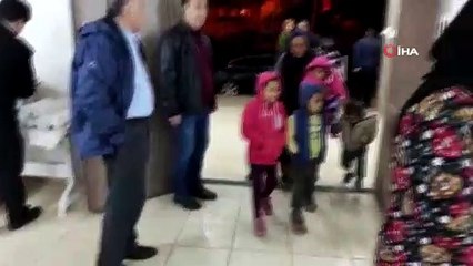 Çadırda mahsur kalan mültecileri belediye ekipleri kurtardı