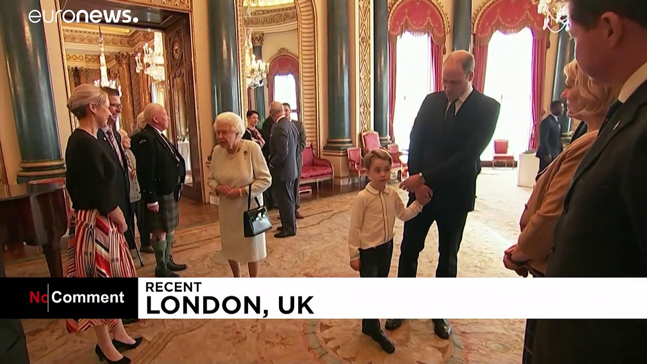 Queen and her heirs bake festive treats together