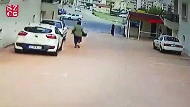 Rüzgarın etkisiyle savrulan kadın güvenlik kulübesine çarptı