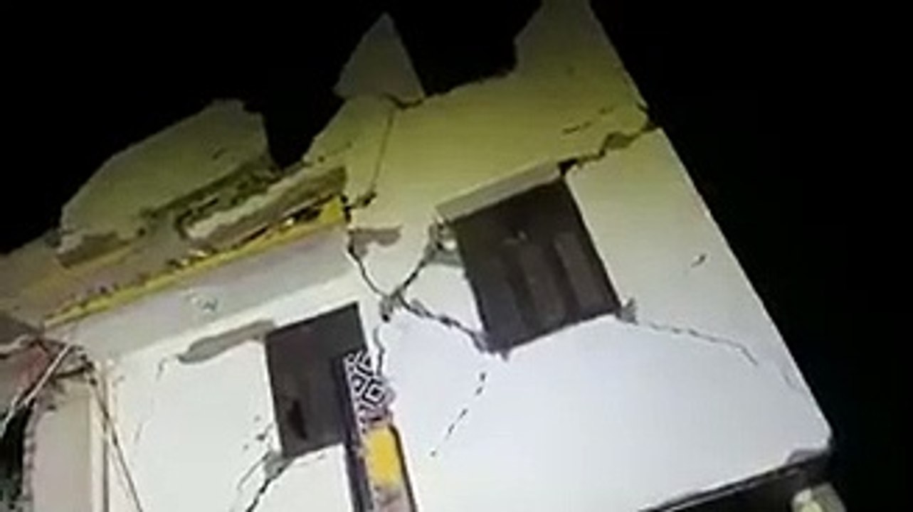 El derrumbe de estos dos edificios en India deja al menos tres muertos y varios atrapados