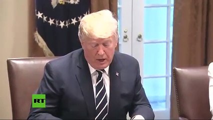 ¡De chiste!: Mientras Trump declaraba su "plena fe" en la Inteligencia de EE.UU. se va la luz en la Casa Blanca