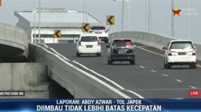 Arus Mudik di Tol Japek dan Stasiun Senen