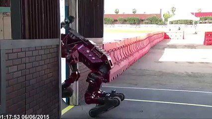 Así funciona el primer humanoide que usa sus manos cuando pierde el equilibrio