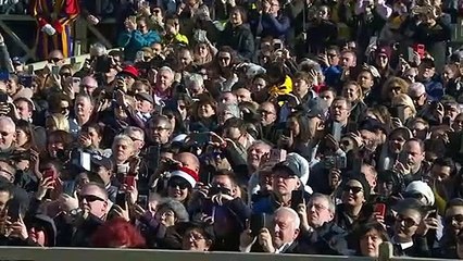 Le pape François délivre son message de Noël