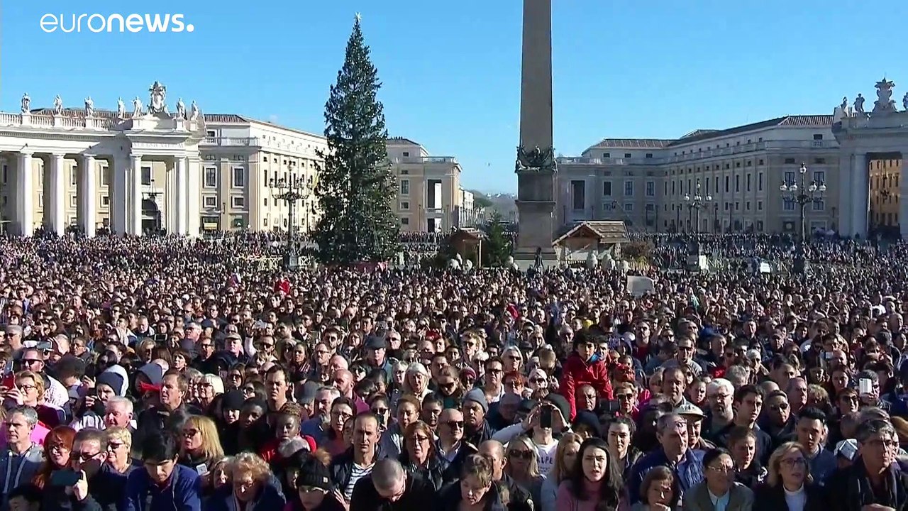 Papst erteilt Weihnachtssegen