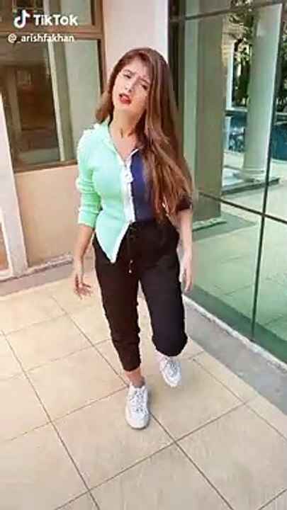 Arisfa khan famous vedio