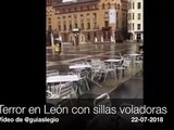 Ni el mismísimo Hitchcock habría montado una escena de terror como esta en pleno León