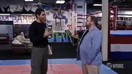 Sacha Baron Cohen 'enseña' a los políticos de EE.UU. cómo combatir el terrorismo con sus nalgas