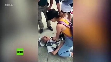 Esta estudiante 'resucita' a un anciano en plena estación de tren