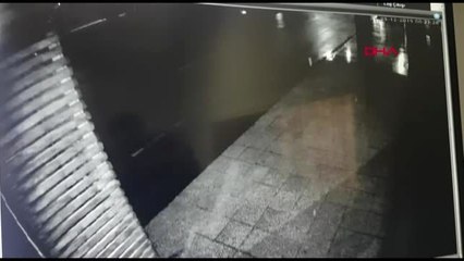 Bursa yolun karşısına geçmek isteyen bisikletliye otomobilin çarptığı anlar kamerada