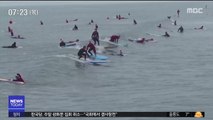 [이 시각 세계] 서핑하는 산타? 美 해변에 산타 '집결'